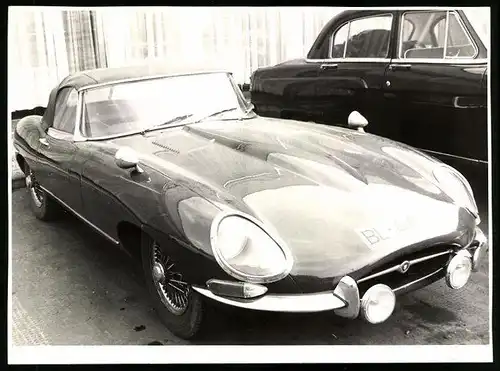 Fotografie unbekannter Fotograf, Ansicht Leipzig, Auto Jaguar E-Type Cabrio