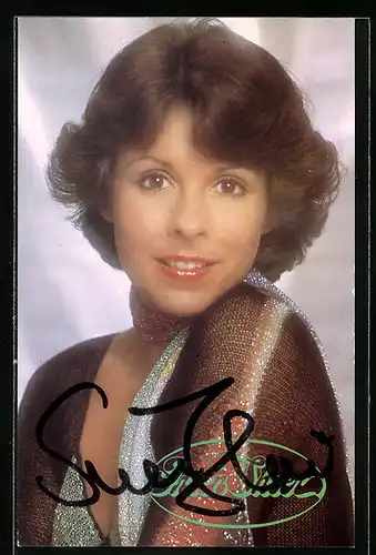 AK Musikerin Ireen Sheer mit lächelndem Gesicht, Autograph