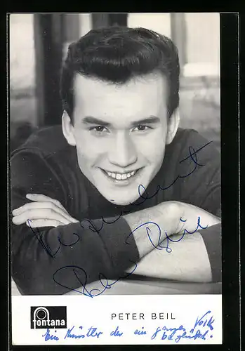 AK Musiker Peter Beil mit verschränkten Armen, Autograph