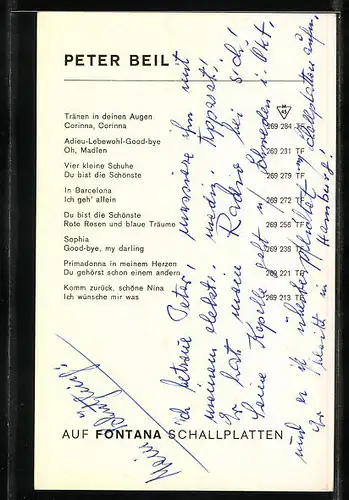 AK Musiker Peter Beil mit verschränkten Armen, Autograph