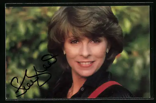 AK Musikerin Ireen Sheer lächelt, Autograph