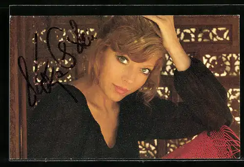 AK Musikerin Katja Ebstein in Denkerpose, Autograph