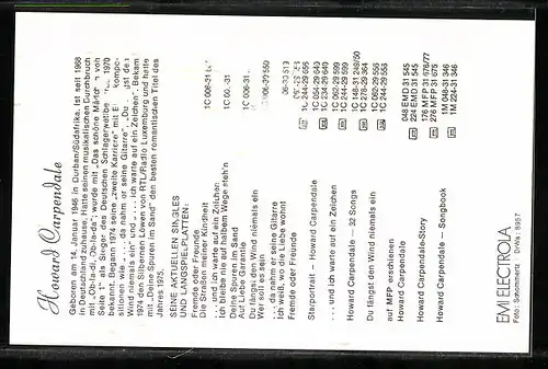 AK Musiker Howard Carpendale mit offenem Kragen und Halstuch, Autograph