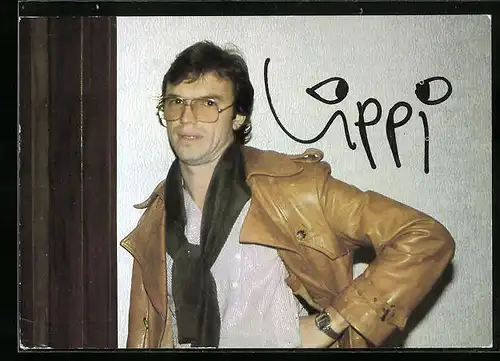 AK Entertainer Wolfgang Lippert mit Halstuch und Lederjacke, Autograph