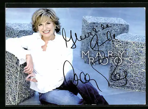 AK Musikerin Mary Roos in legerer Haltung, Autograph