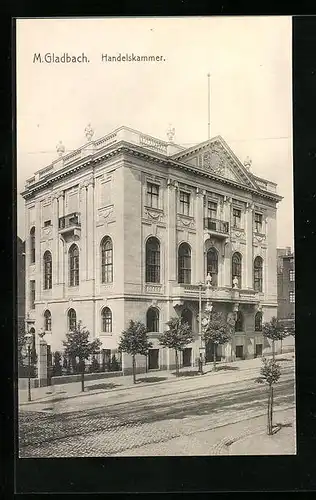 AK M. Gladbach, Gebäude der Handelskammer mit Strasse
