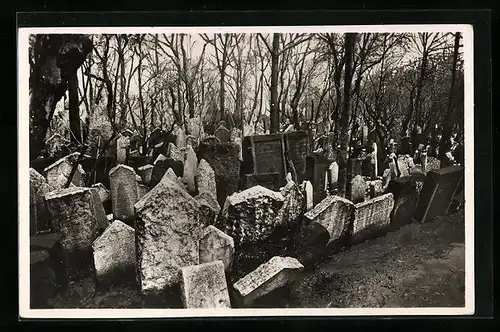 AK Prag, Grabmal-Gruppe am alten jüdischen Friedhof