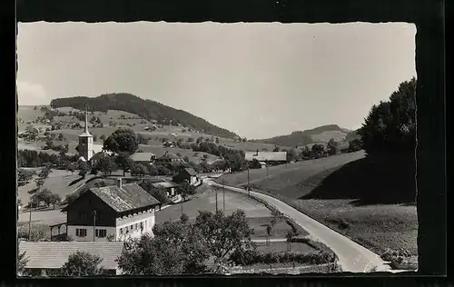 AK La Roche, Ortspartie mit Kirche und Strasse