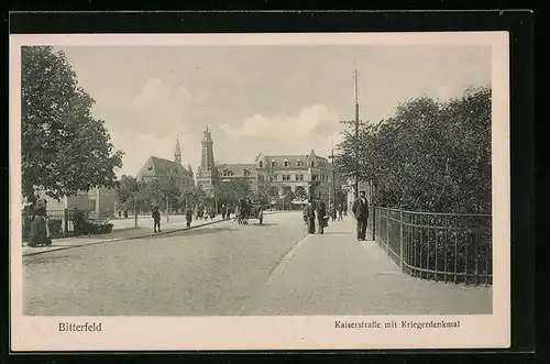 AK Bitterfeld, Kaiserstrasse mit Kriegerdenkmal