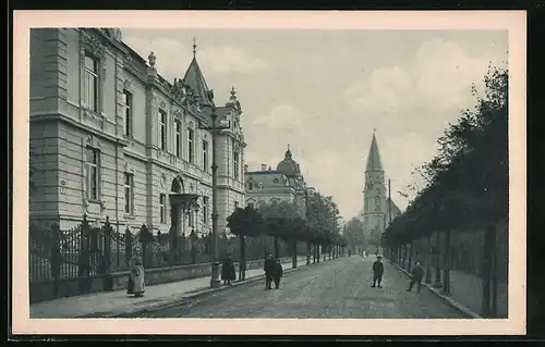 AK Aussig /Elbe, Baumgartenstrasse mit Kirche