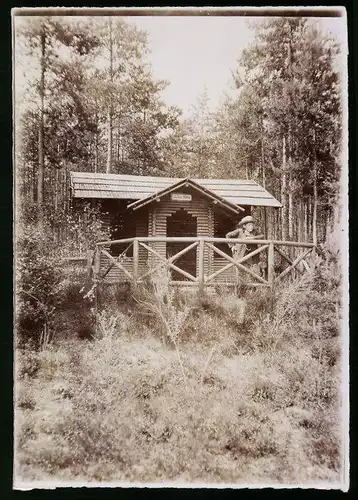Fotografie Brück & Sohn Meissen, Ansicht Mühlhausen i. V., Blick auf die Juliushütte im Wald des Genesungsheimes