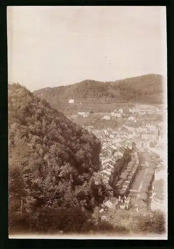 Fotografie Brück & Sohn Meissen, Ansicht Karlsbad, Blick von dem Kaiser Friedrich Wilhelm Platz nach der Stadt