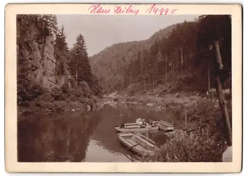 Fotografie Brück & Sohn Meissen, Ansicht Karlsbad, Partie auf der Eger am Hans Heilig Felsen mit Ruderbooten