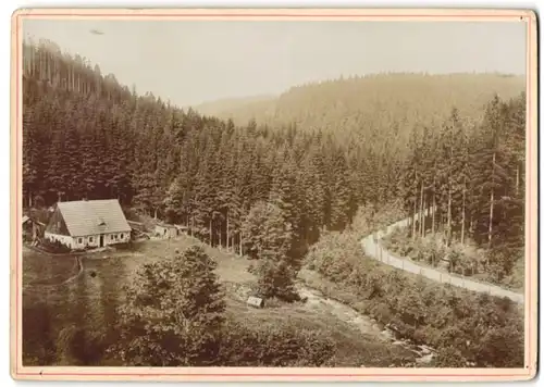 Fotografie Brück & Sohn Meissen, Ansicht Olbernhau / Erzg., Blick in das Natschungtal mit altem Wohnhaus