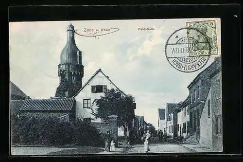 AK Zons /Rhein, Passanten in der Feldstrasse