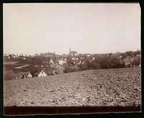 Fotografie Brück & Sohn Meissen, Ansicht Krögis, Blick nach dem Dorf mit Kirche