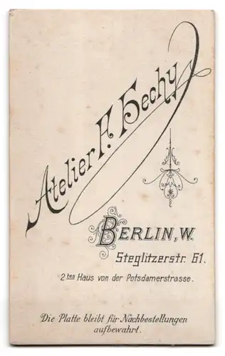 Fotografie F. Hechy, Berlin, Steglitzerstrasse 61, Eleganter Herr mit Zwicker und Vollbart