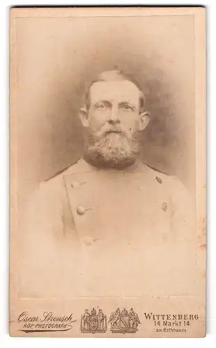 Fotografie Oscar Strensch, Wittenberg, Markt 14, Soldat in Uniform mit Vollbart