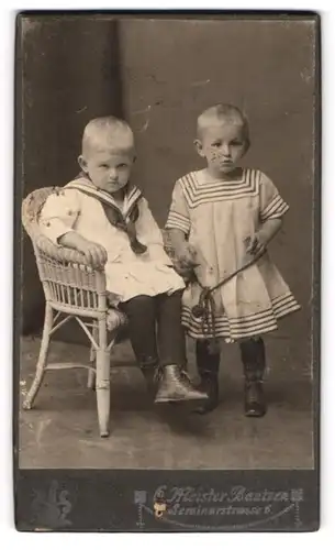 Fotografie Oskar Meister, Bautzen, Seminarstrasse 6, Zwei kleine Kinder in modischer Kleidung
