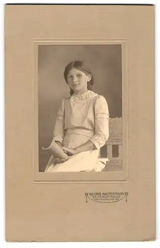 Fotografie Georg Haltermann, Eckernförde, Kielerstrasse 36, Junges Mädchen im hübschen Kleid
