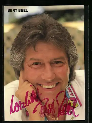 AK Musiker Bert Beel lächelnd mit Autograph