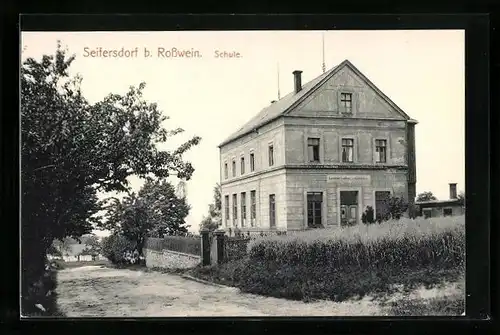 AK Seifersdorf bei Rosswein, Schule mit Strasse