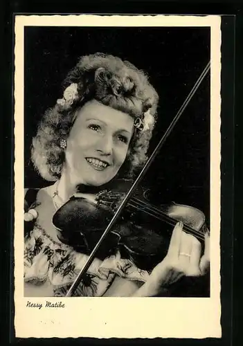 AK Musikerin Nessy Matibe spielt auf ihrer Violine