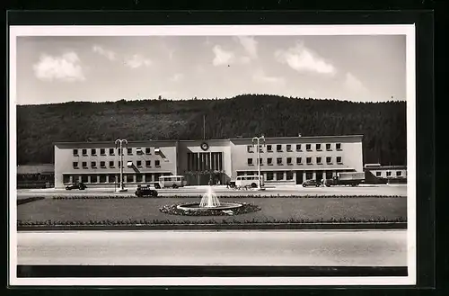 AK Tuttlingen, Bahnhof mit Brunnen