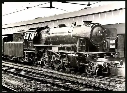 Fotografie Eisenbahn Niederlande, Dampflok, Tender-Lokomotive Nr. 23 076 im Bahnhof