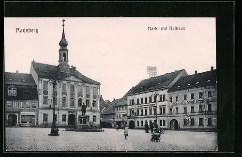 AK Radeberg, Markt mit Rathaus