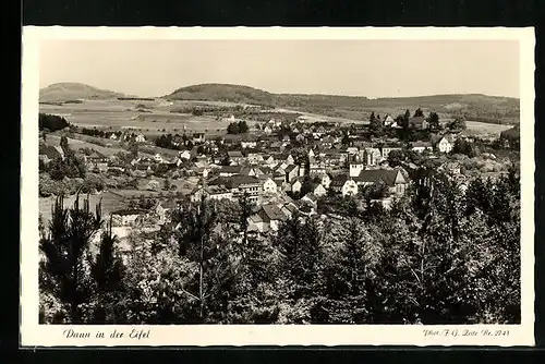 AK Daun in der Eifel, Ortsansicht aus der Vogelschau