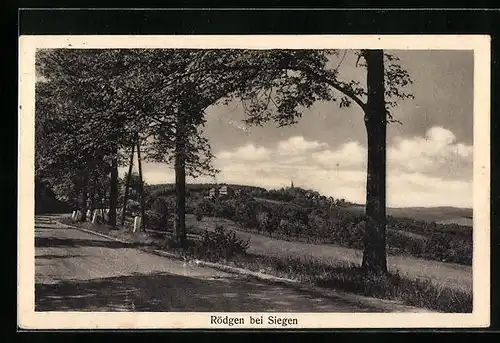 AK Rödgen bei Siegen, Ortsansicht mit Bäumen und Bergen