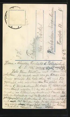 AK Polizist weist einem Mädchen den Weg