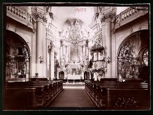 Fotografie Brück & Sohn Meissen, Ansicht Karlsbad, Inneres der katholischen Kirche mit Blick zum Altar