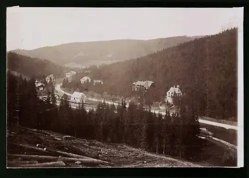 Fotografie Brück & Sohn Meissen, Ansicht Bärenburg / Erzg., Blick auf den Ort im Tal mit Villen
