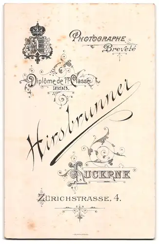 Fotografie Hirsbrunner, Luzern, Zürichstrasse 4, Hübsche Dame mit Ohrringen