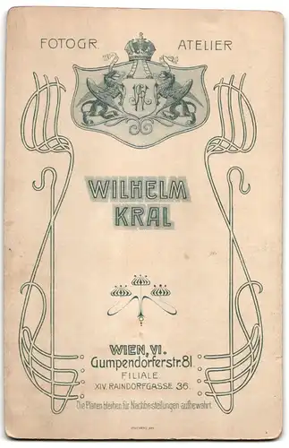 Fotografie Wilhelm Kral, Wien, Gumpendorferstr. 81, Gutbürgerliches Paar mit 3 Kindern