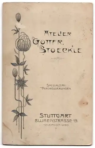 Fotografie Gottfr. Stoeckle, Stuttgart, Blumenstr. 19, Kleiner Junge im Mäntelchen