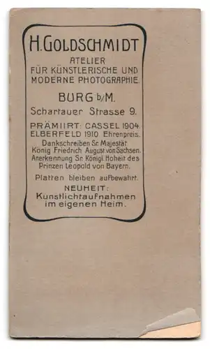 Fotografie H. Goldschmidt, Burg b. Magdeburg, Schartauer Strasse 9, Süsses Kleinkind sitzt auf Stuhl