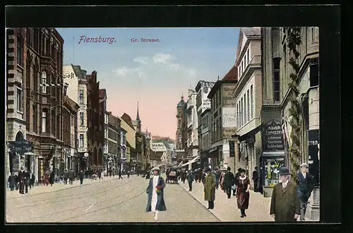 AK Flensburg, Grosse Strasse mit Passanten