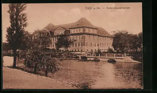 AK Kehl /Rh., Falkenhausenschule mit Brücke vom Wasser gesehen