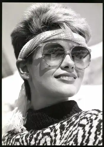 Fotografie Mode-Reklame für Menrad Sonnenbrille, Modell trägt Menrad Sonnenbrille, Grossformat 20 x 28cm