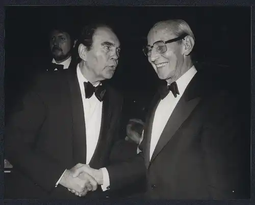 Fotografie Max Schmeling & Dr. Josef Neckermann bei der Preisverleihung zum Sportler des Jahres in Berlin 1983