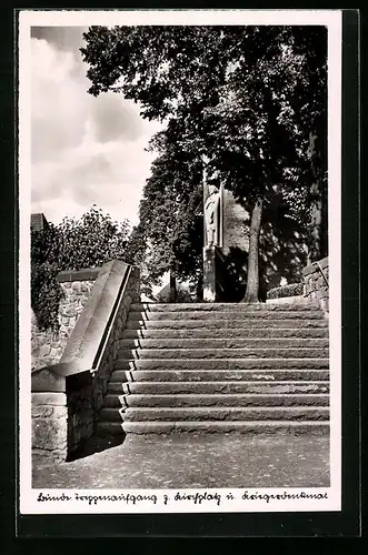 AK Bünde, Treppenaufgang z. Kirchplatz u. Kriegerdenkmal