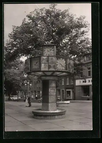 AK Bernburg /Saale, Weltzeituhr am Marx-Engels-Platz