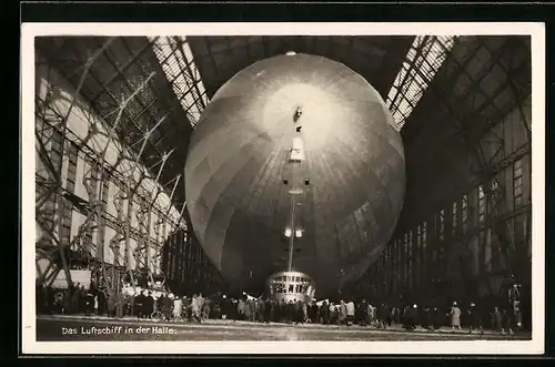 AK Luftschiff LZ 127 Graf Zeppelin beim Einbringen in die Halle