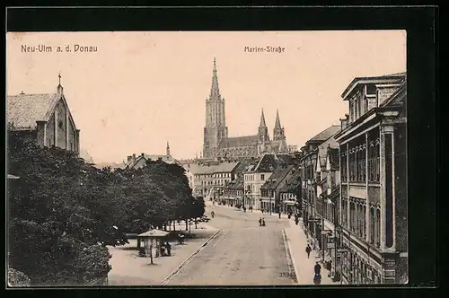 AK Neu-Ulm a. d. Donau, Marien-Strasse mit Kirche