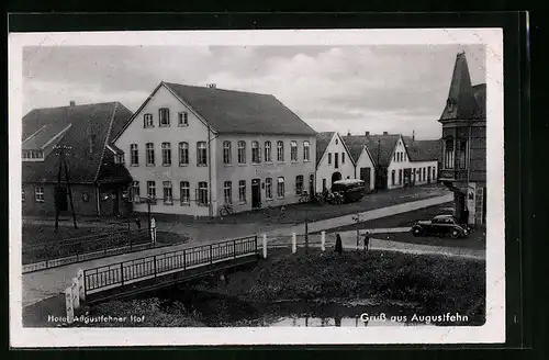 AK Augustfehn, Hotel Augustfehner Hof mit Strasse und Brücke