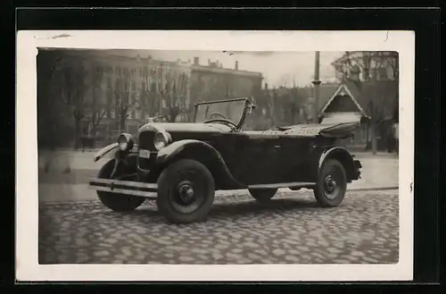 Foto-AK Auto auf einer Strasse