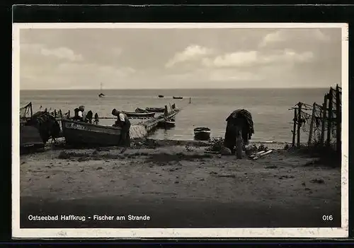 AK Haffkrug / Ostsee, Fischer am Strand